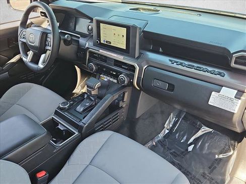 Used 2025 Toyota Tacoma SR5 AWD/4WD image 26