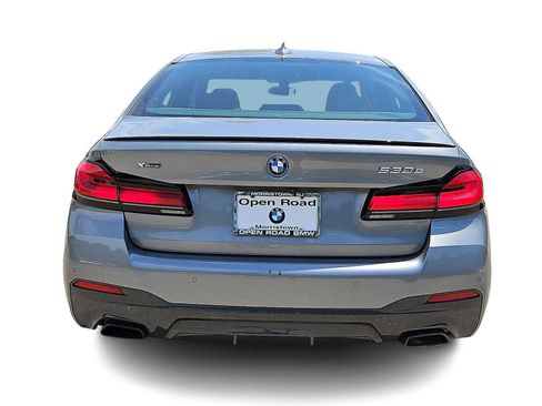 Used 2023 BMW 530e xDrive w/ Premium Package AWD/4WD image 5