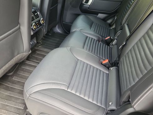 Certified 2025 Land Rover Discovery S image 23