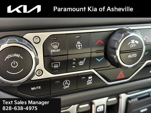 Used 2024 Jeep Wrangler Sahara image 13