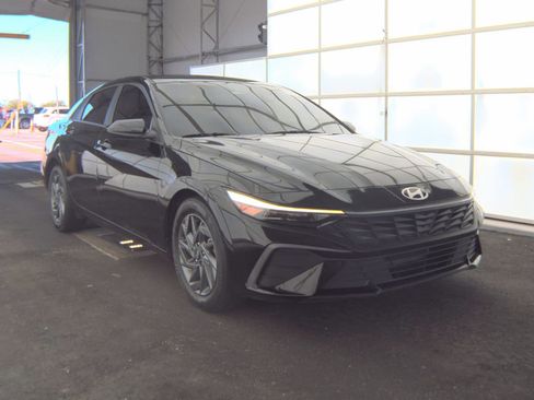 Used 2024 Hyundai Elantra SEL FWD image 4