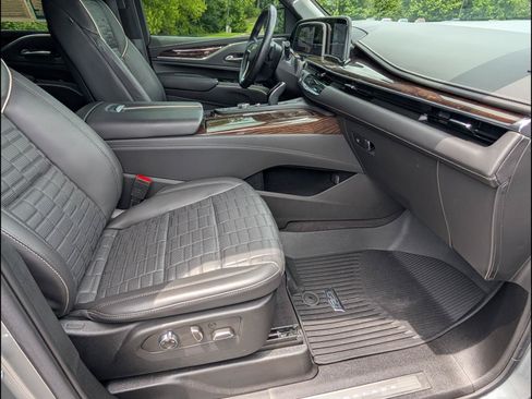 Used 2023 Cadillac Escalade ESV Sport Platinum w/ LPO, ONYX Package AWD/4WD image 19