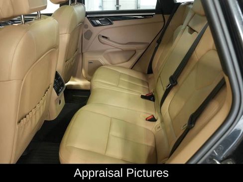 Certified 2022 Porsche Macan image 27