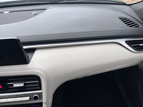 Used 2025 Genesis G70 2.5T image 35