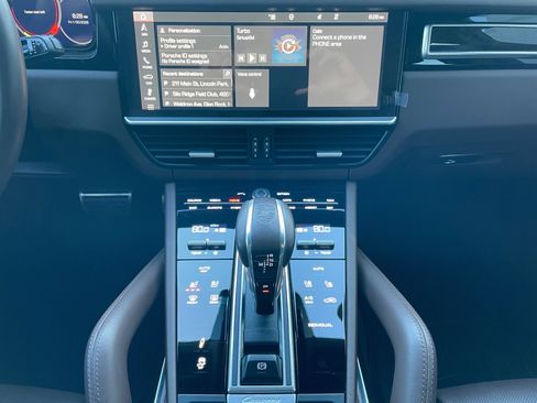 Used 2021 Porsche Cayenne Turbo S image 19