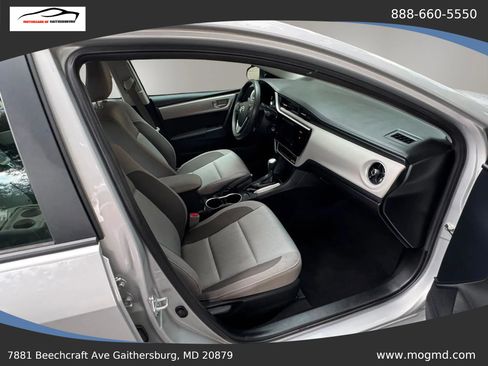 Used 2017 Toyota Corolla LE w/ Carpet Mat Package (TMS) FWD image 5