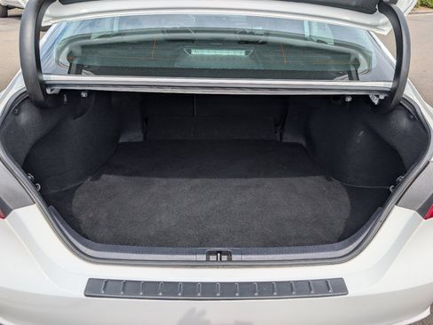 Used 2020 Toyota Camry SE w/ Convenience Package image 9