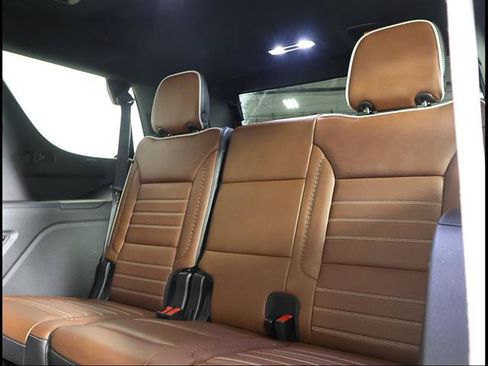 Used 2023 GMC Yukon Denali Ultimate AWD/4WD image 11