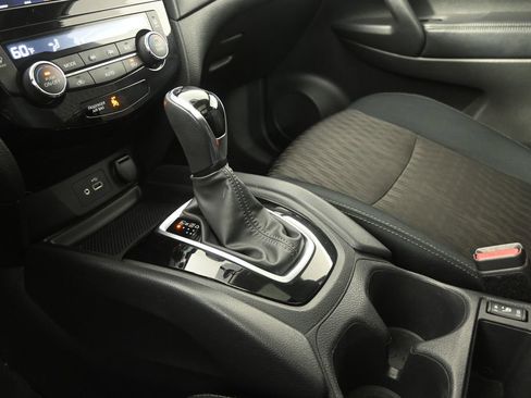 Used 2018 Nissan Rogue SV w/ Sun & Sound Touring Package AWD/4WD image 29