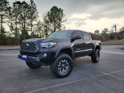 Used 2023 Toyota Tacoma TRD Off-Road image 1