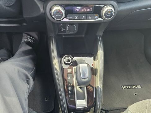 Certified 2020 Nissan Kicks SV FWD image 22