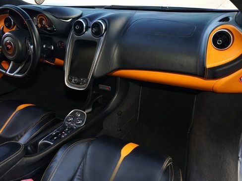 Used 2018 McLaren 570S Spider image 15