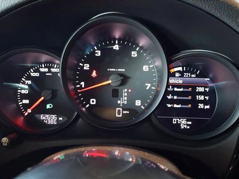 Used 2018 Porsche Macan Sport Edition image 16