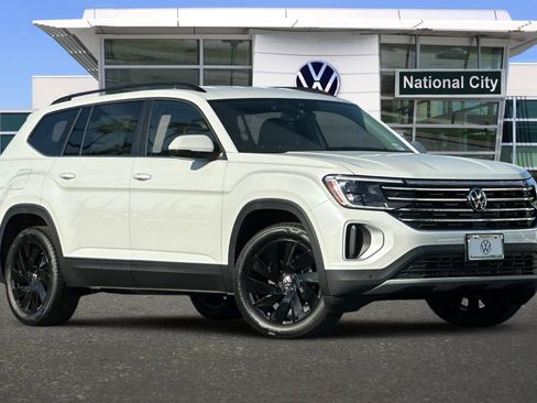 New 2026 Volkswagen Atlas SE image 2