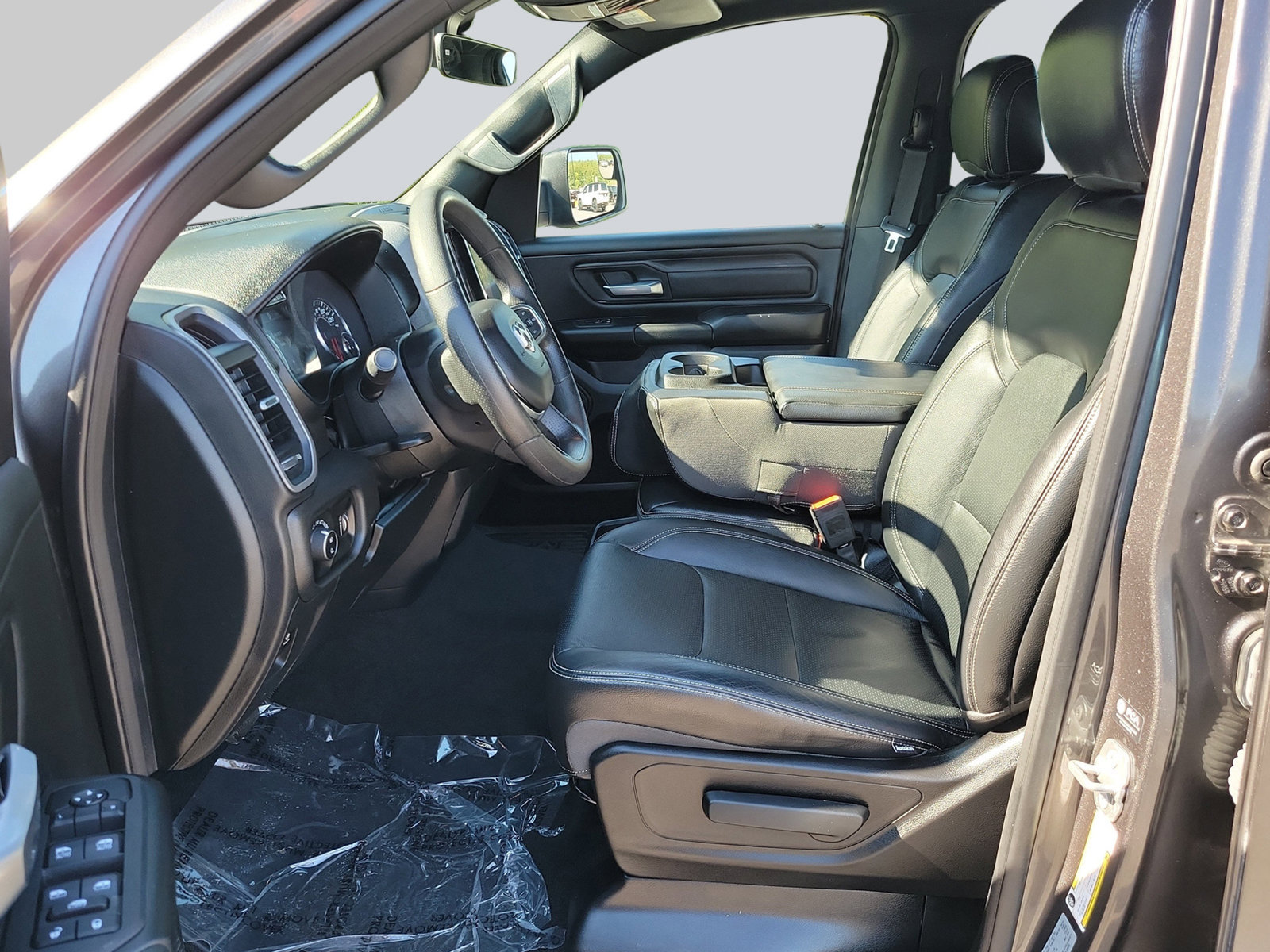 Used 2025 RAM 1500 Warlock AWD/4WD image 24