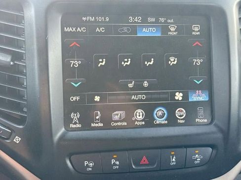 Used 2018 Jeep Cherokee Limited w/ Technology Group image 13