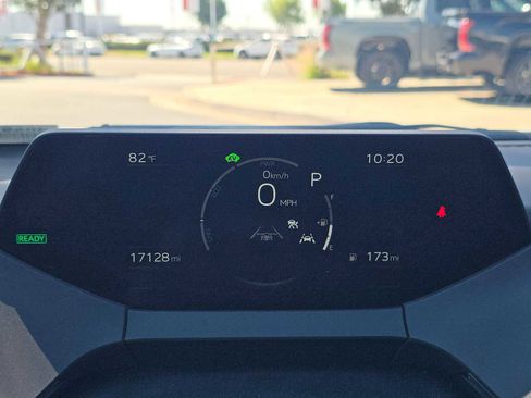 Used 2025 Toyota Prius XLE FWD image 25