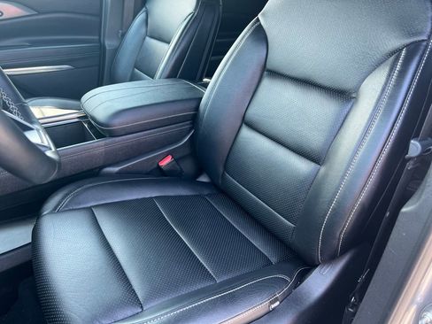 Used 2025 Chevrolet Traverse LT FWD image 10