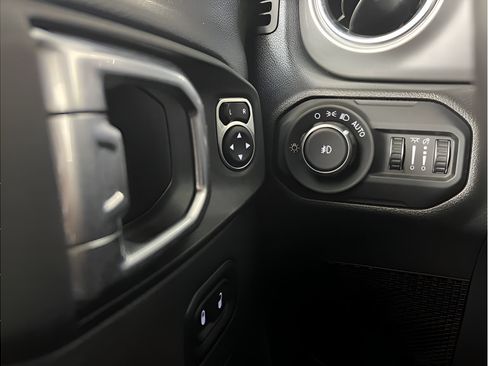 Used 2021 Jeep Wrangler Unlimited Sahara AWD/4WD image 23