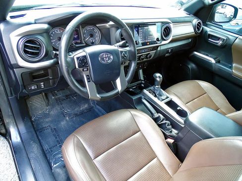 Used 2016 Toyota Tacoma Limited w/ Towing Package RWD image 20