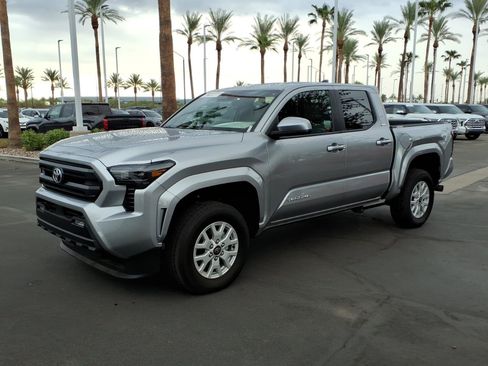 Certified 2025 Toyota Tacoma SR5 AWD/4WD image 8