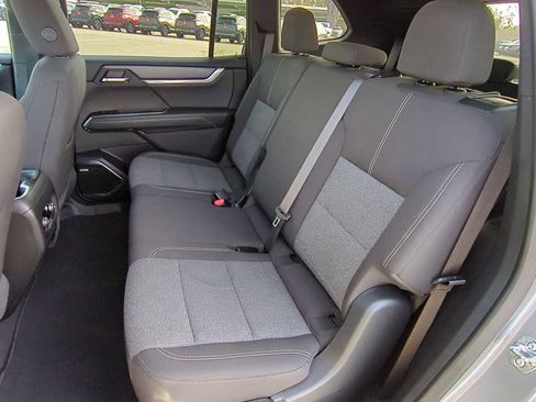 Used 2025 GMC Acadia Elevation image 23