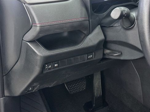 Used 2025 Toyota RAV4 SE AWD/4WD image 17