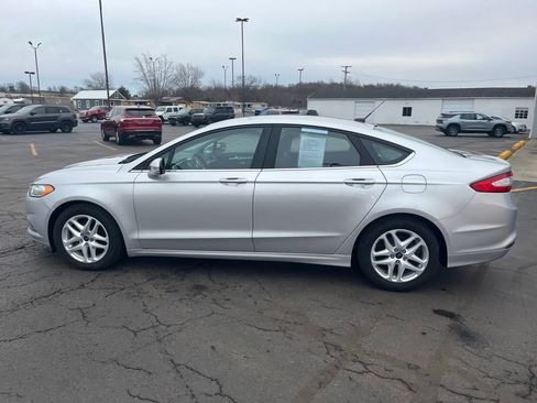 Used 2014 Ford Fusion SE image 2