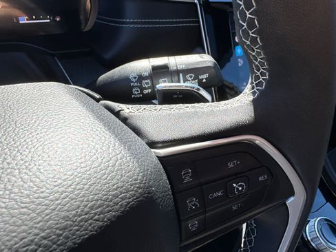 Used 2023 Jeep Grand Cherokee L Laredo image 19