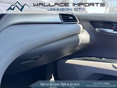Used 2020 Toyota Camry SE FWD image 19