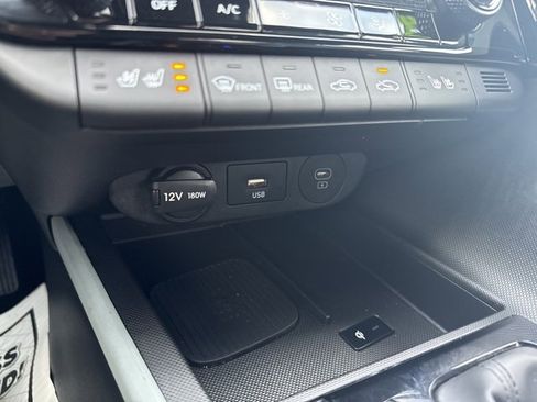 Used 2024 Hyundai Elantra Limited image 31