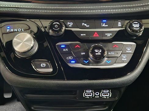 Used 2021 Chrysler Pacifica Touring-L w/ S Appearance Package image 39