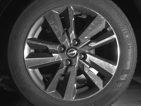 Used 2025 Nissan Versa SV image 14