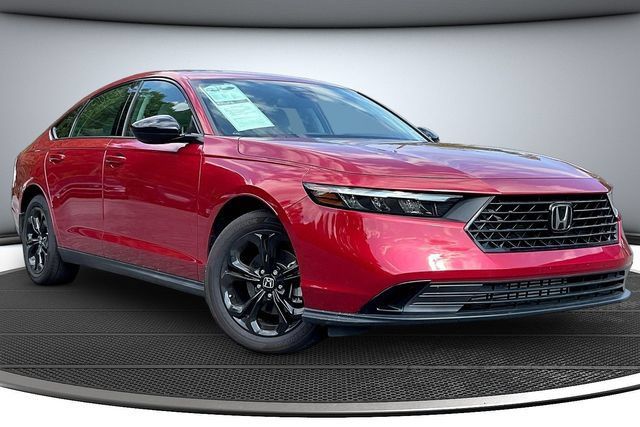 Certified 2025 Honda Accord SE image 3