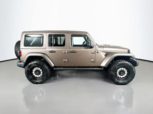 Used 2018 Jeep Wrangler Unlimited Sahara image 8