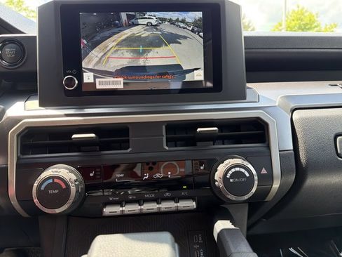 Used 2025 Toyota Tacoma SR5 AWD/4WD image 20