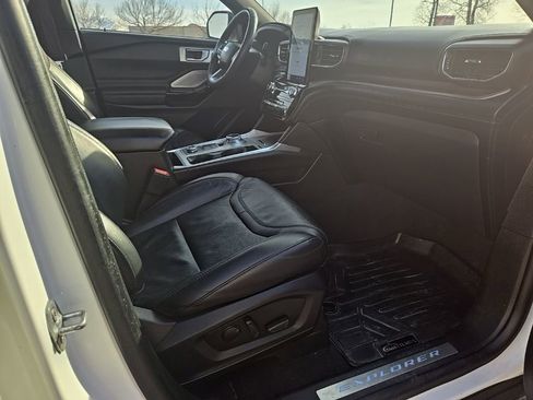 Used 2023 Ford Explorer Platinum w/ Technology Package image 29