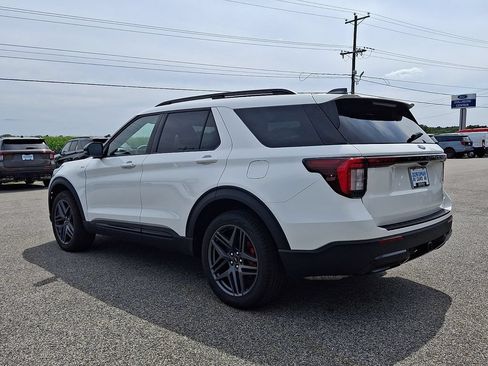 Used 2026 Ford Explorer ST-Line w/ ST-Line Street Pack AWD/4WD image 4