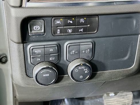 Used 2025 Chevrolet Tahoe LT image 35