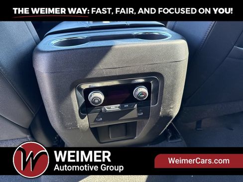 Used 2022 Chevrolet Suburban LT AWD/4WD image 10