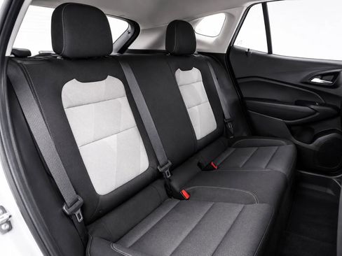 Used 2025 Chevrolet Trax LS FWD image 16