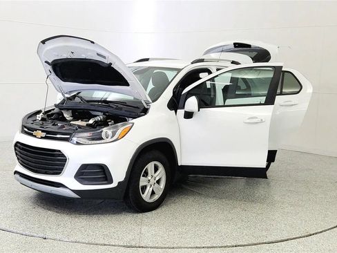 Used 2021 Chevrolet Trax LT w/ LT Convenience Package image 10