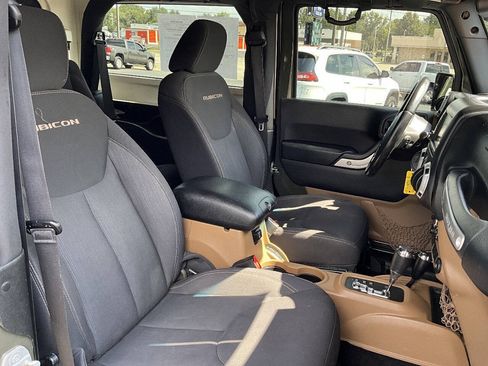 Used 2015 Jeep Wrangler Rubicon w/ Power Convenience Group AWD/4WD image 16