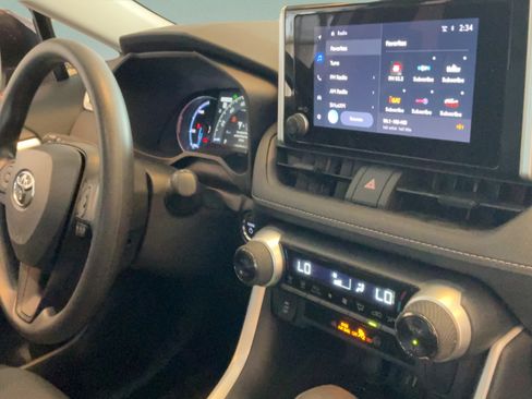 Certified 2025 Toyota RAV4 XLE AWD/4WD image 36
