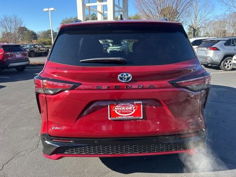 Used 2025 Toyota Sienna XSE image 6