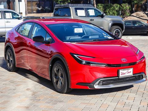 New 2026 Toyota Prius Plug-In Hybrid image 3