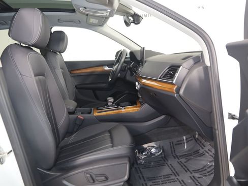 Used 2023 Audi Q5 2.0T Premium w/ Convenience Package AWD/4WD image 13