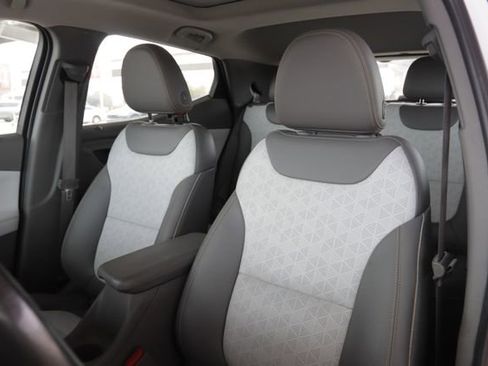 Used 2022 Chevrolet Bolt EUV Premier w/ Sun & Sound Package image 9