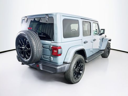 Used 2025 Jeep Wrangler Sahara image 9