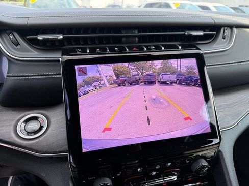 New 2025 Jeep Grand Cherokee Overland w/ Luxury Tech Group IV image 20